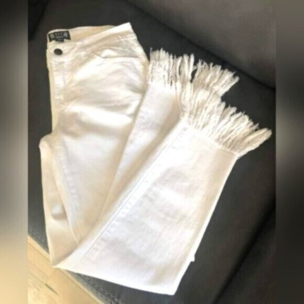 A.Z.I - Cropped White Fringe Jean's Denim Size 2